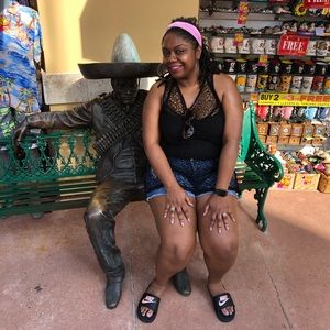 Meet your Posher, Denisha